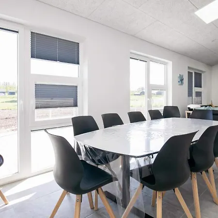 10 Person In Feriehus Løkken