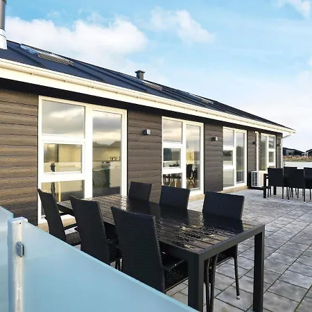 10 Person In Løkken